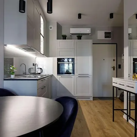 Close-urban Chic - Cozy And Modern Apartment- Jana Pawla Lejlighed